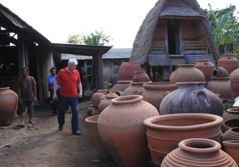 Unglazed terracotta pottery in Denpasar, Bali